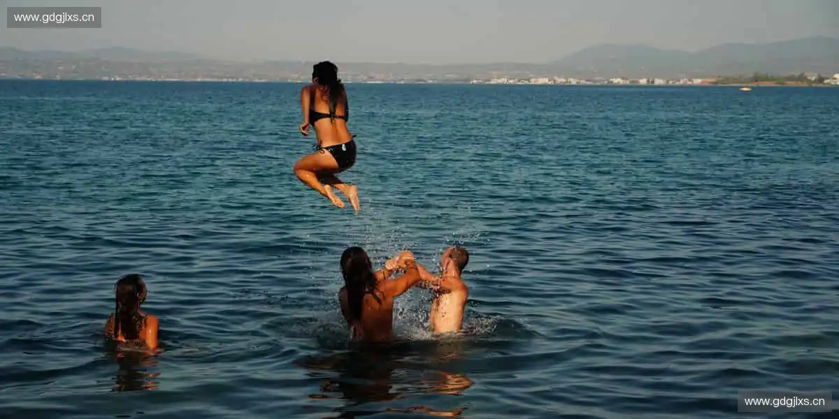 🏀巅峰对决,激情无限!🔥亲临现场,感受心跳加速的体育魅力!